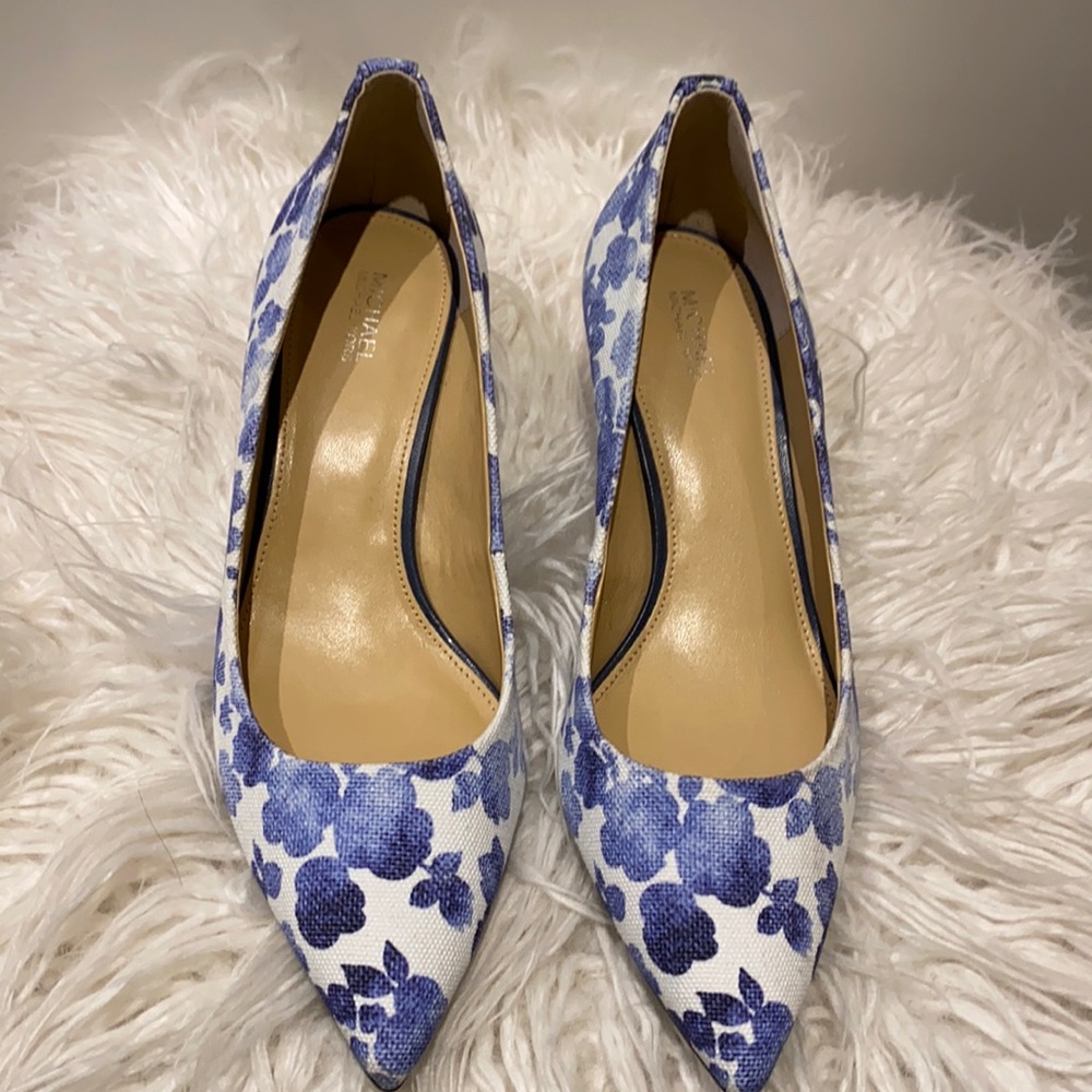 Like new Michael Kors Pumps